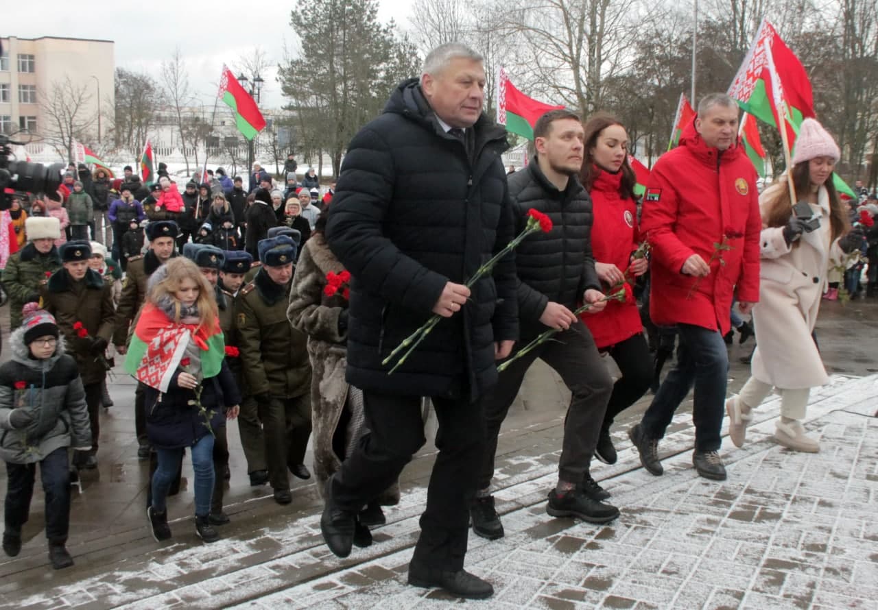 Участники республиканского автопробега "За единую Беларусь!" посетили Осиповичи. В городе состоялась акция "Дорогами памяти"