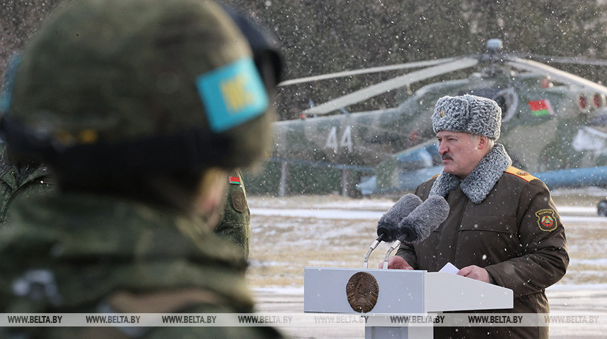 Глава государства приветствовал военнослужащих, завершивших миротворческую миссию в Казахстане