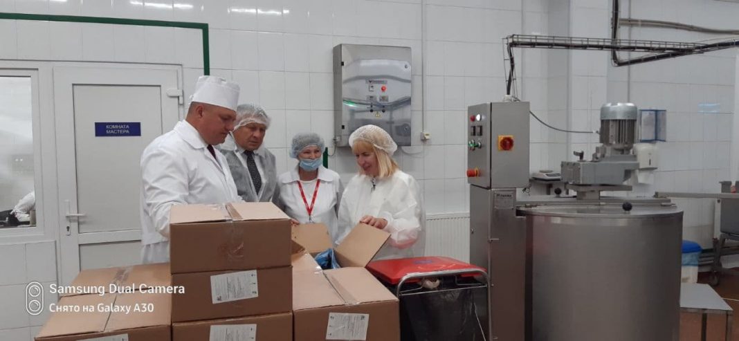 24 августа Светлана Шутова приняла участие в работе депутатского корпуса, посетила предприятия района и провела встречи с населением