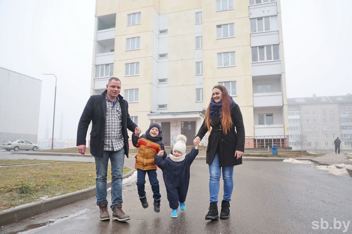 What problems did a family from the Klimovichi
district face when they received a social apartment?