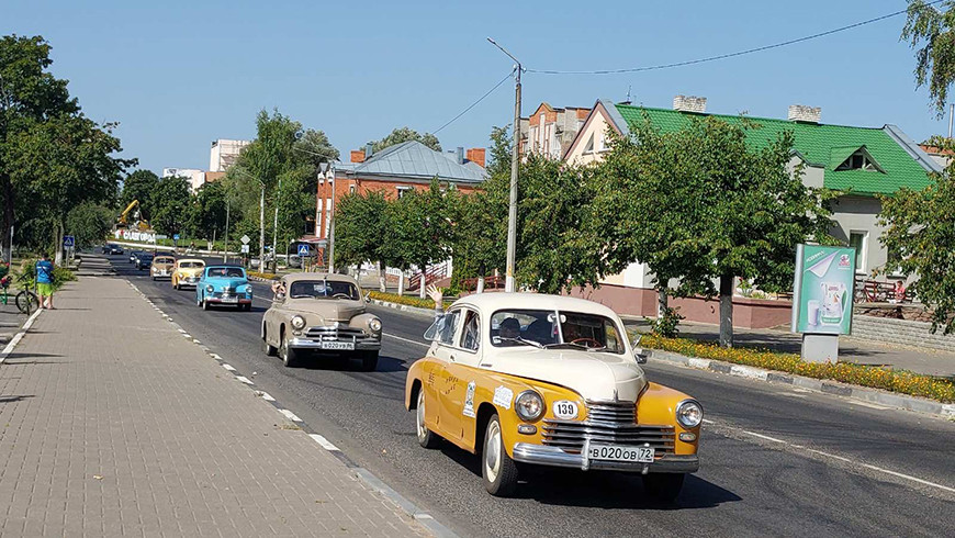 Автопробег с легендарными "Победами" прибыл в Славгородский район из Ханты-Мансийского автономного округа Российской Федерации