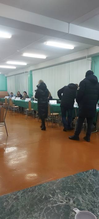 Несмотря на позднее время, на Строительный участок продолжают приходить избиратели, чтобы принять участие в Едином дне голосования