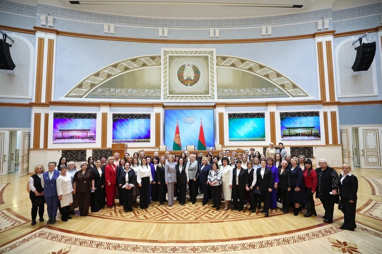 «Чувствуешь себя частью истории»: работницы ЖКХ из Могилевской области поделились впечатлениями от встречи в Совете Республики