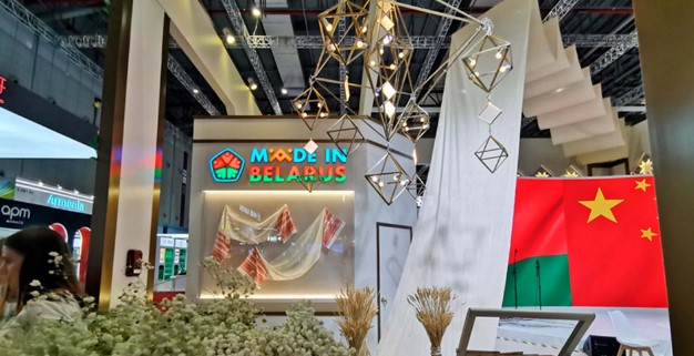 От драников до высоких технологий: как Беларусь представила себя на CIIE в Шанхае