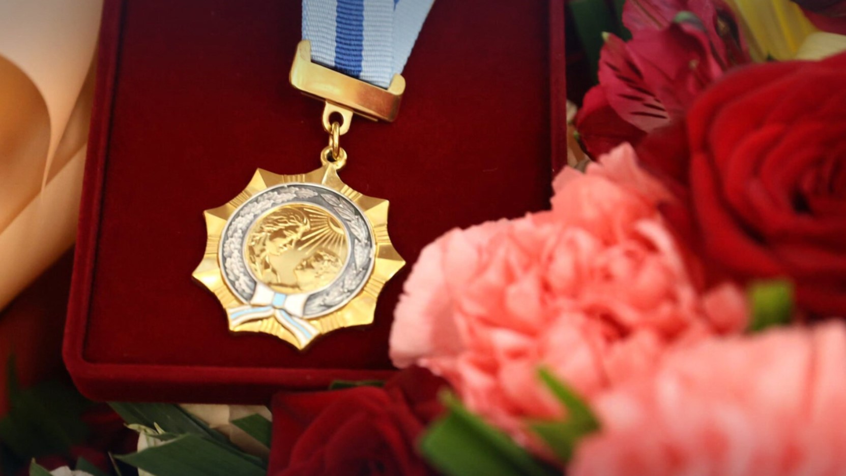 Оценка труда на самом высоком уровне: Турчин вручил государственные награды в День матери