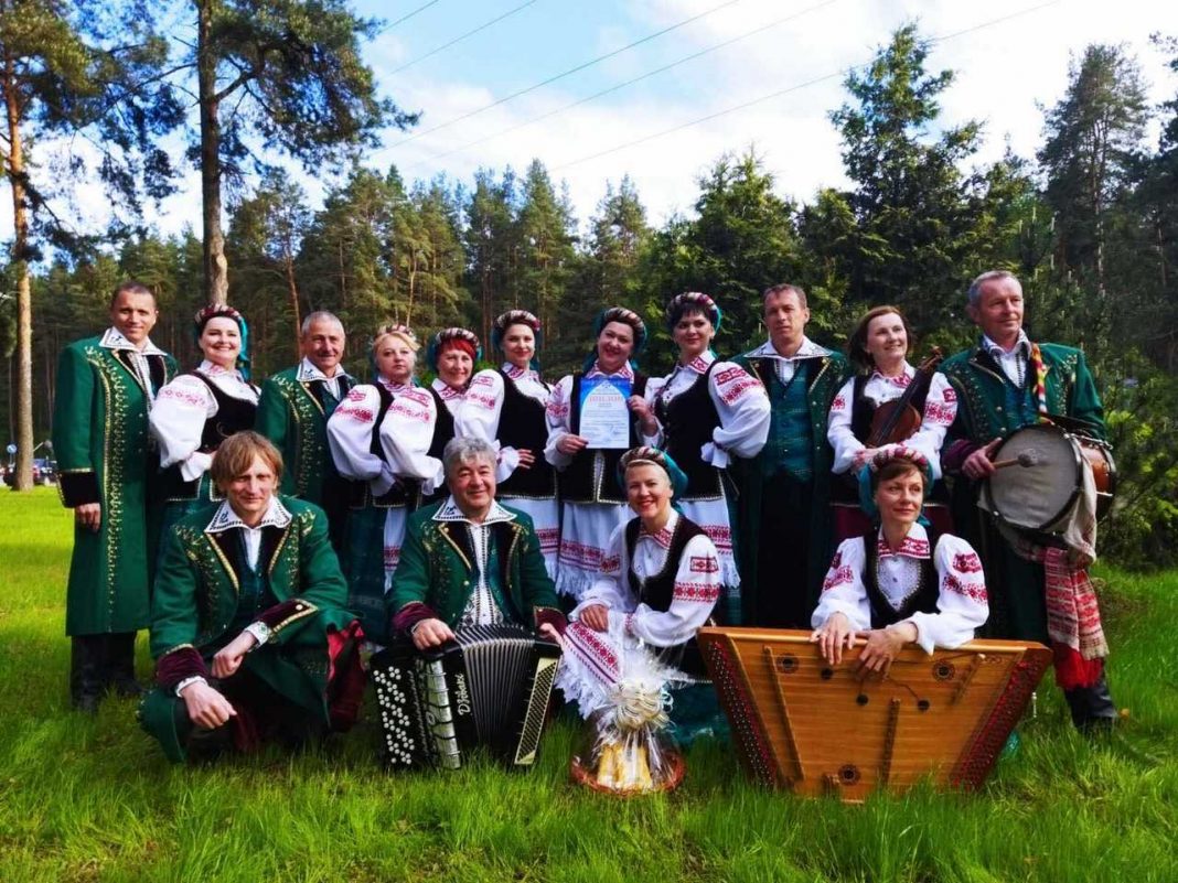 Народный ансамбль народной песни "Дзівакі" районного Центра культуры и досуга завоевал Гран-при в открытом конкурсе в Браславе