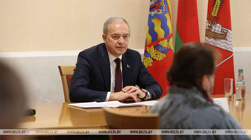 Ремонт дорог, производство и жилье: Сергеенко провел прием граждан в Вилейке