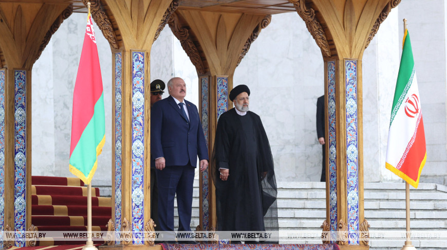 Иранская карта, "подснежники", главный по Африке, нанометры и разговор с Путиным. Детали интересной недели Президента от БелТА