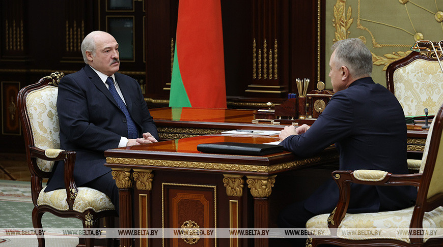 Lukashenko guarantees comprehensive government support to trade unions