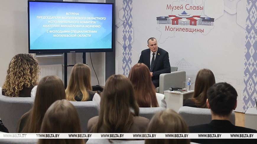 Председатель Могилевского облисполкома встретился с лучшими молодыми специалистами области