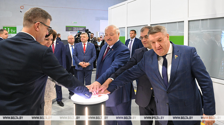 Лукашенко на "Горизонте" дал официальный старт массовому роботизированному производству телевизоров с ИИ