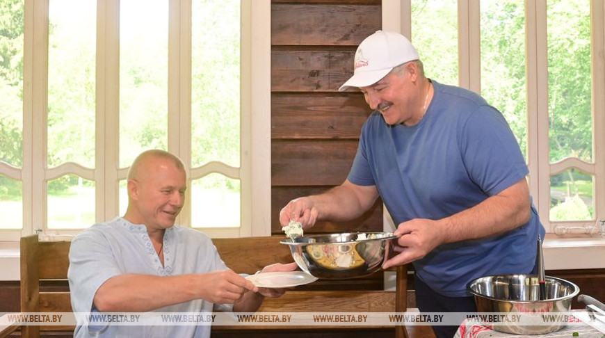 Lukashenko hosts cosmonaut Novitsky in his native land