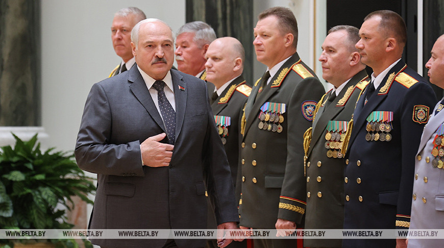 А.Лукашенко заверил военных в неизменности госполитики по поддержке людей в погонах 