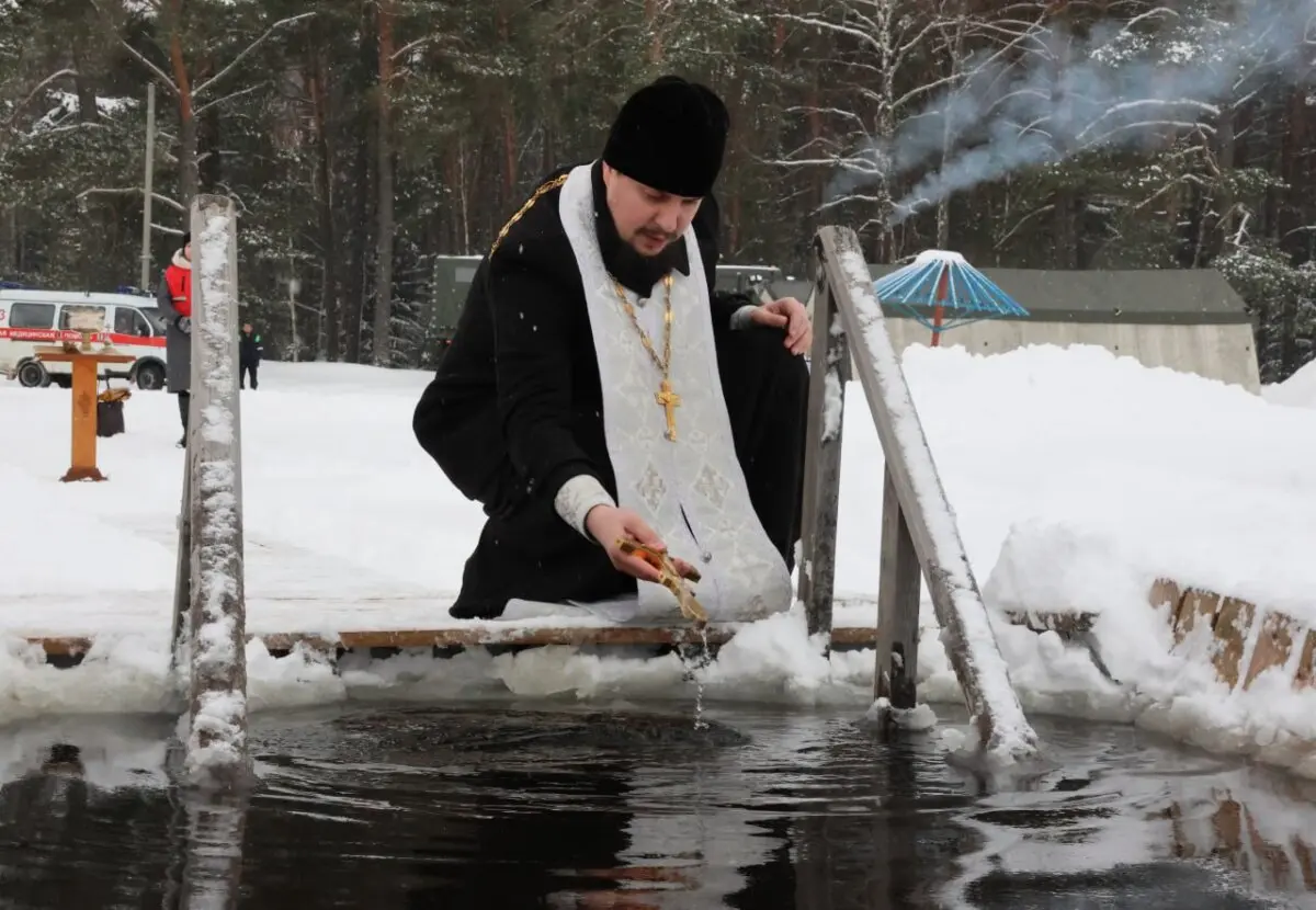 В Осиповичах готовятся к Крещенским купаниям: палатки для обогрева, дежурство спасателей и дополнительный автобусный рейс