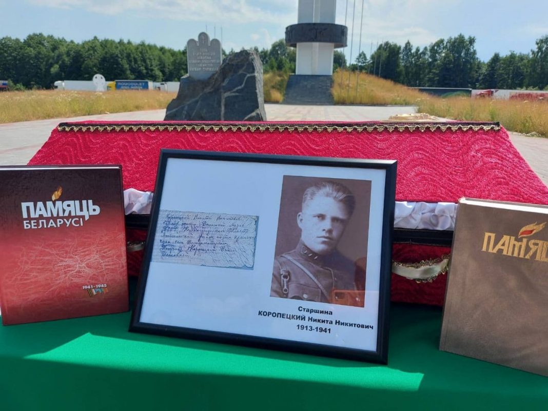 26 июня на пограничном переходе "Веселовка-Сеньковка" состоялась торжественная передача в Украину для перезахоронения в Хмельницкой области останков красноармейца Никиты Коропецкого, обнаруженных в ходе полевых поисковых работ 