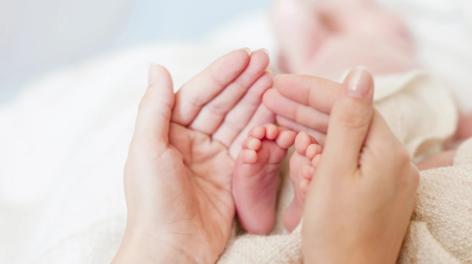 Пособия по уходу за детьми в возрасте до 3 лет с 1 августа вырастут на 8,2 %