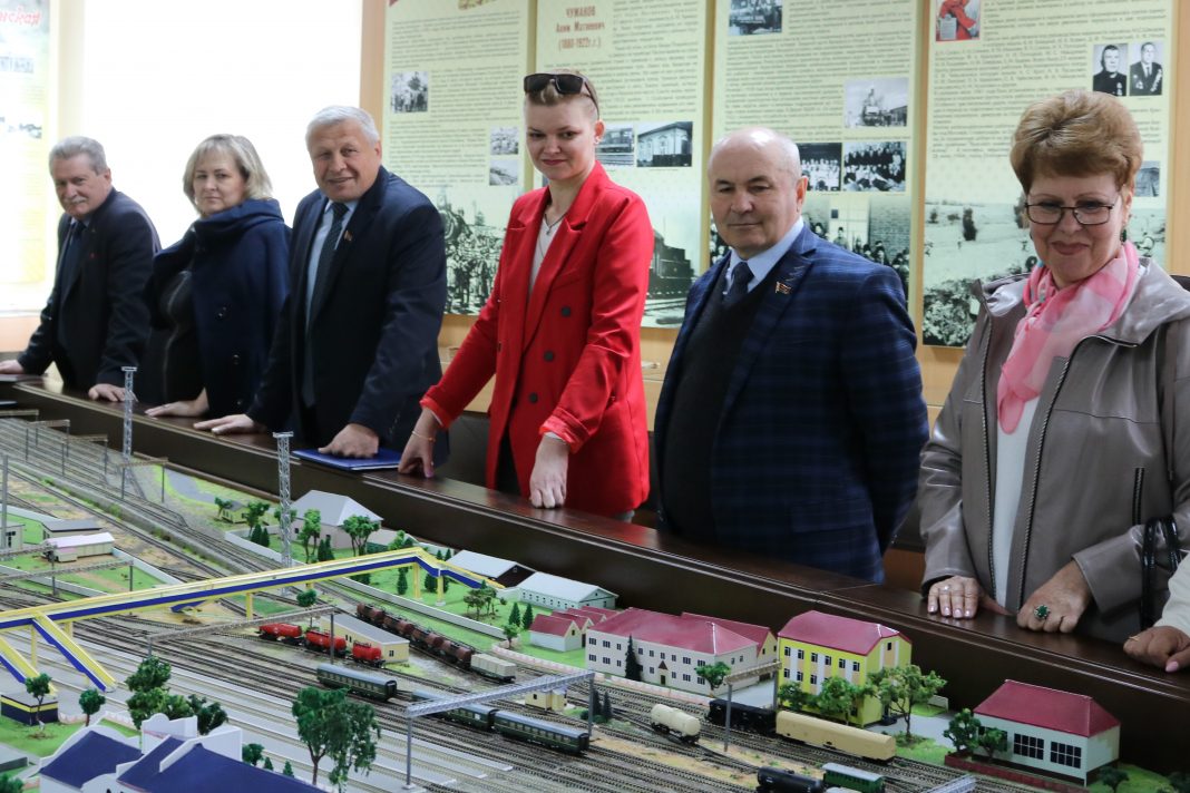 Выездное заседание президиума районного Совета депутатов состоялось на базе Осиповичского вагонного депо