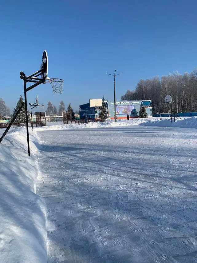 Отличная новость для любителей активного отдыха! На ФОК «Юность» появился каток.