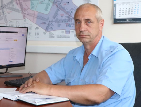 Аляксандр Хмара 37 гадоў з гонарам носіць чыгуначную форму і работай сваёй ганарыцца