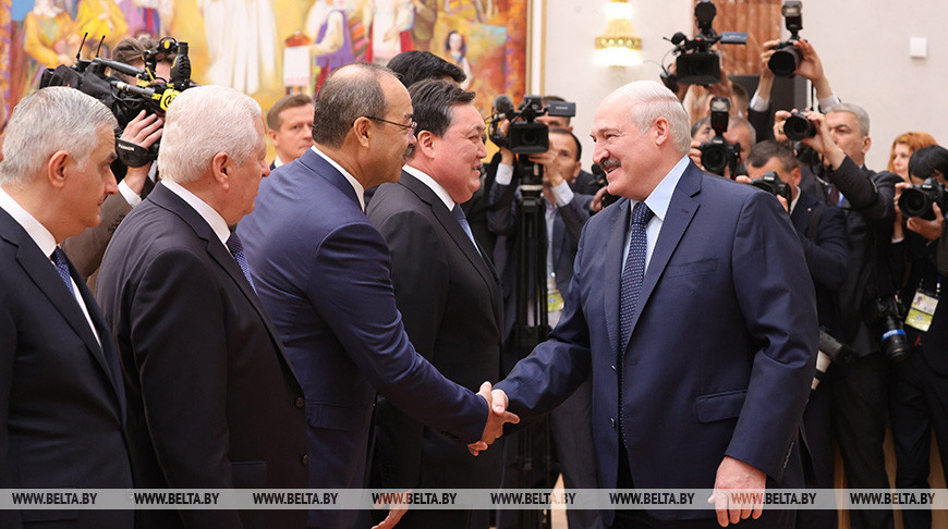 Президент встретился с главами делегаций заседания Совета глав правительств государств Содружества