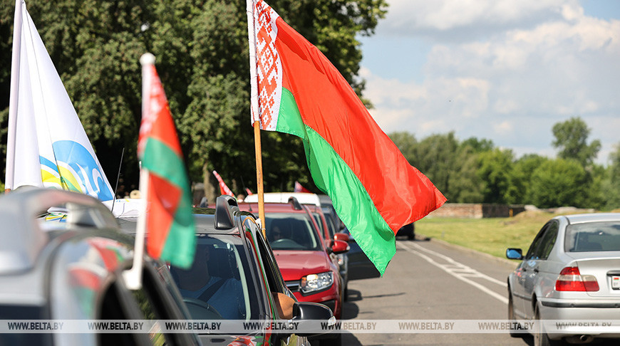 Автопробег Брест-Москва стартовал от стен крепости-героя 