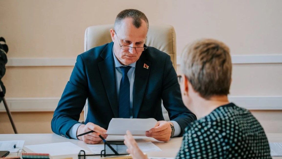 От благоустройства до строительства: Анатолий Исаченко провел прием граждан