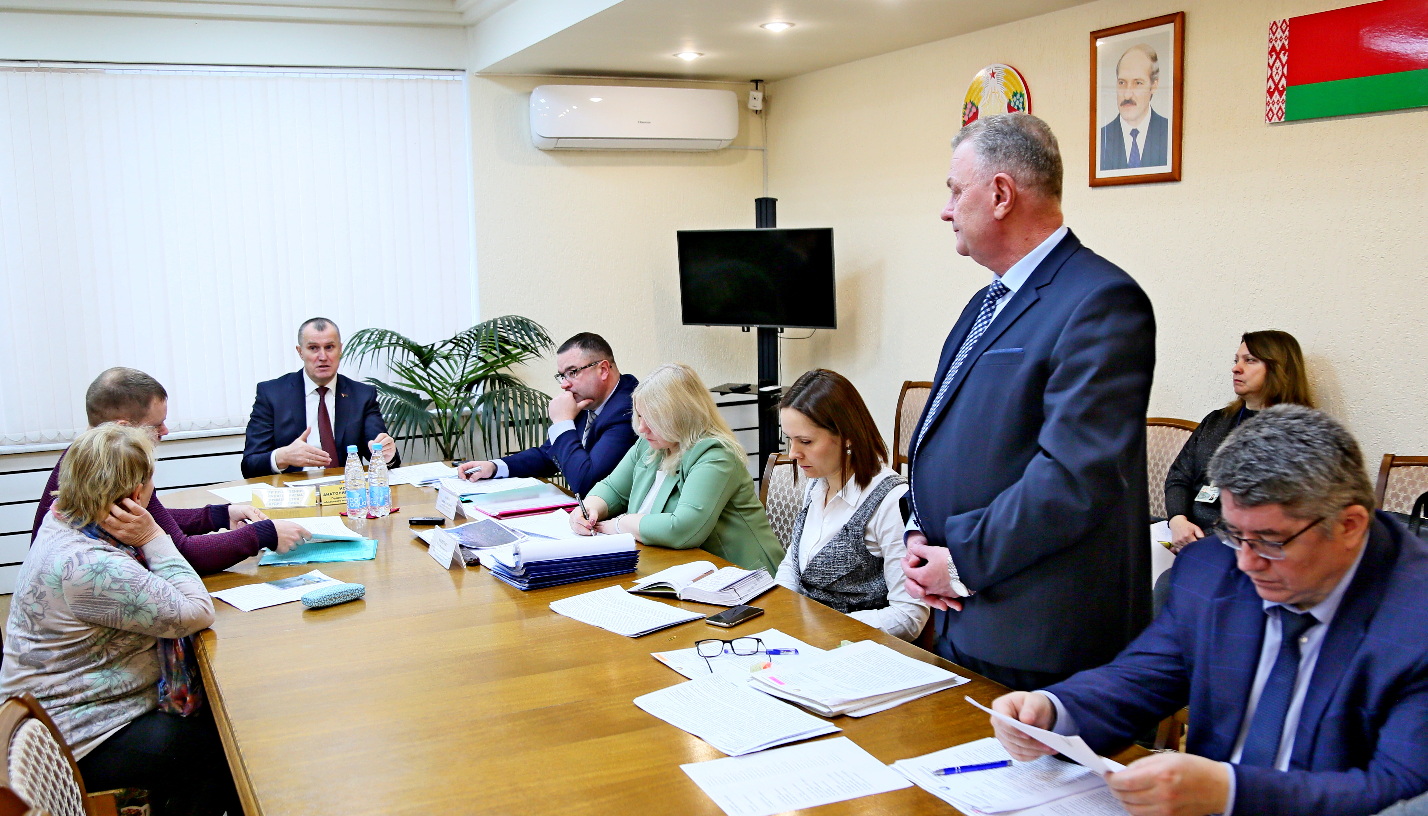 Анатолий Исаченко провел в Шклове выездной приём граждан