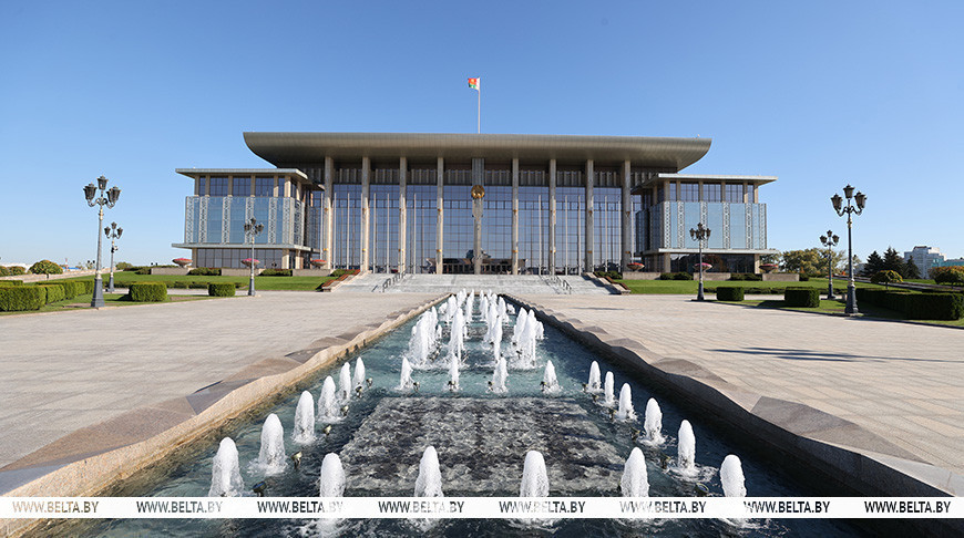 Lukashenko sends professional day greetings to transport troops