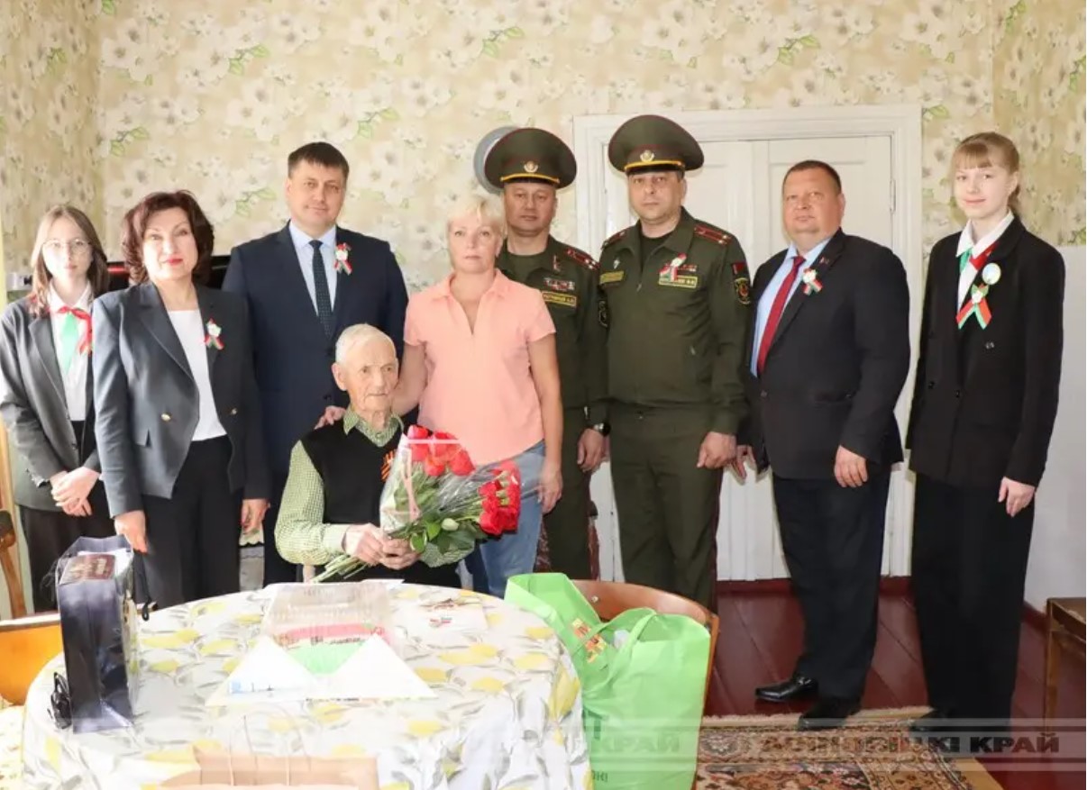 Напярэдадні Дня Перамогі жыхар вёскі Слабада Асіповіцкага раёна Уладзімір Кабылянец прымаў шматлікія віншаванні са святам