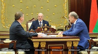 Ситуация в экономике Беларуси обсуждена на встрече Лукашенко с руководством правительства и Нацбанка