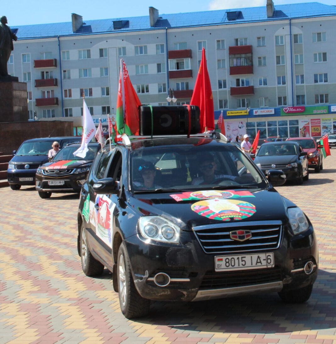 Межрайонный автопробег  к годовщине освобождения Осиповичского района от фашистских захватчиков организовали 27 июня члены районной организации общественного объединения "Белая Русь"