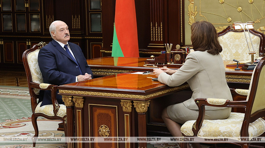 Александр Лукашенко и Наталья Кочанова обсудили вопросы обращений граждан 